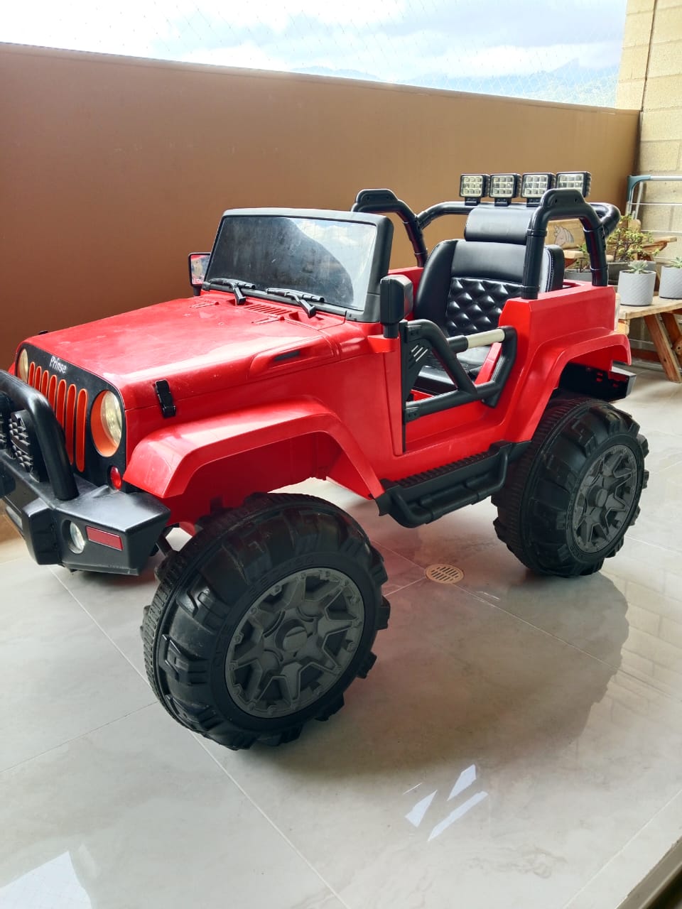 Juguetes™| Jeep Eléctrico Control Remoto Con Luces (Usado)